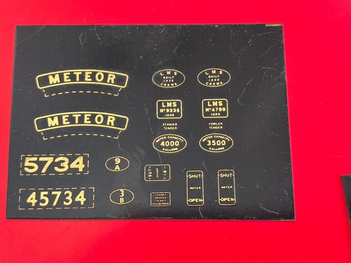 Gauge loco name - &, plates