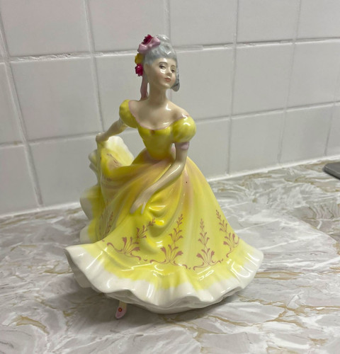 Royal doulton ninette hn2379 - ninette,