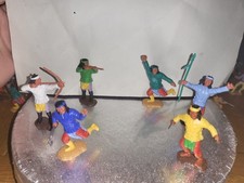 Timpo Toys Apache standing (8 figures) - nice set with great base plates