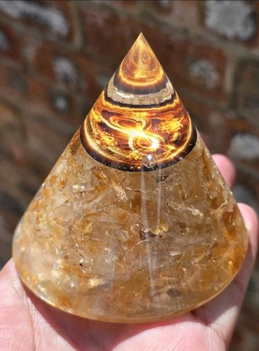 Yellow citrine cone - cone, pyramid