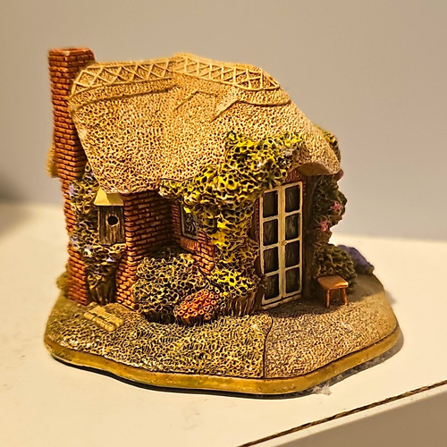 Lilliput lane granny - lilliput, granny’s