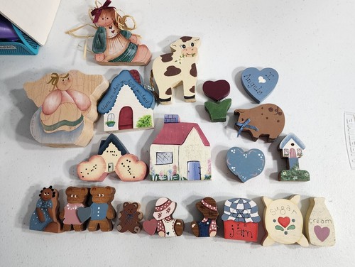 Wooden dolls houses - , bears