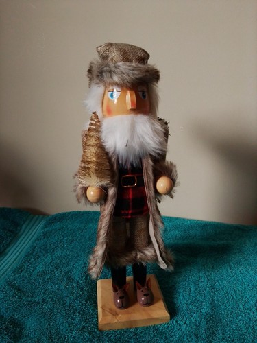 Festive nutcracker - festive, tall)