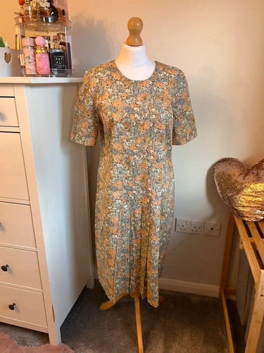 Vintage floral midi pleated