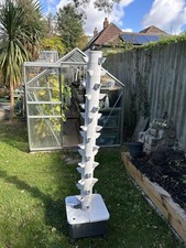 Vertical hydroponic tower