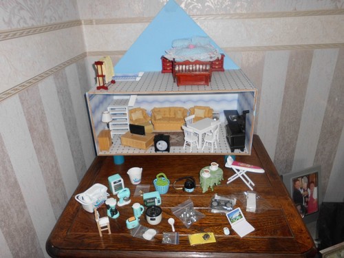 Dolls house large - dolls,