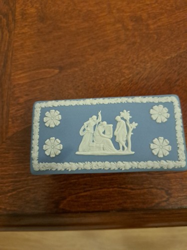 Small wedgewood trinket box - trinket,
