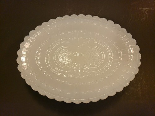 Vtg milk glass - glass, owl