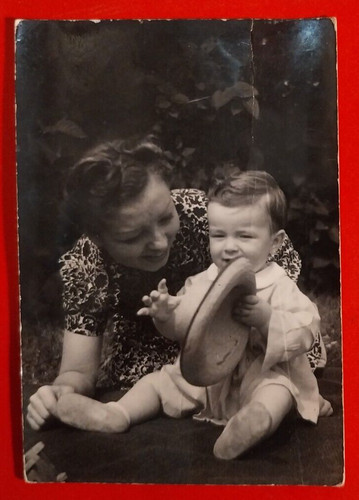 Postcard woman and child 1930 - woman,