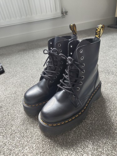 Martens women size 5 - dr., women's