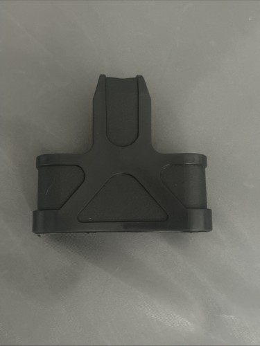 Black rubber mag - rubber, pulls