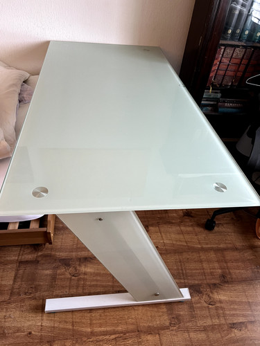 Heavy glasstop desk - heavy,