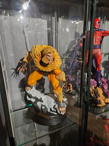 Sideshow exclusive sabertooth - sideshow,