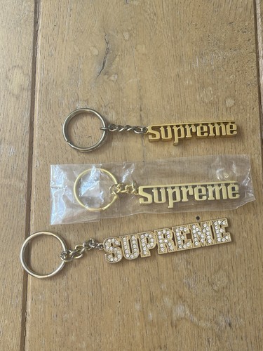 Supreme gold keychain bling - gold,
