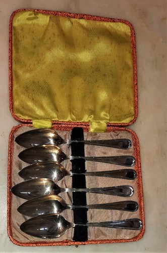 Fine antique boxed set - fine,