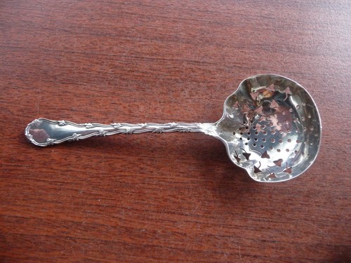 Very pretty sugar sifter w - sifter,