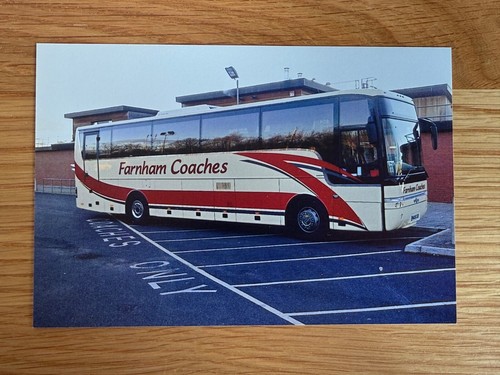 Farnham coaches - (wa06cdz),