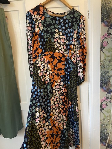Roman pretty long - pretty, sleeve