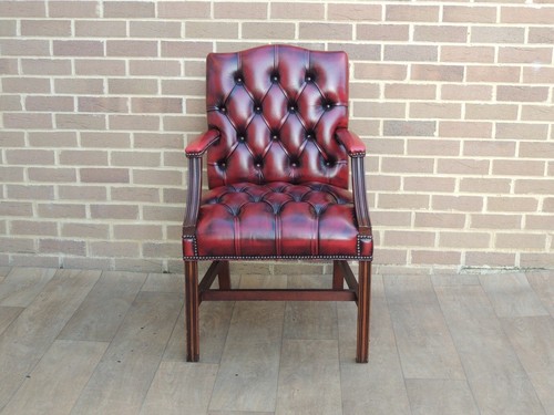 Chesterfield fully buttoned - chesterfield,