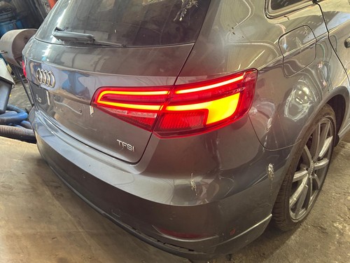 Audi black edition s - ,