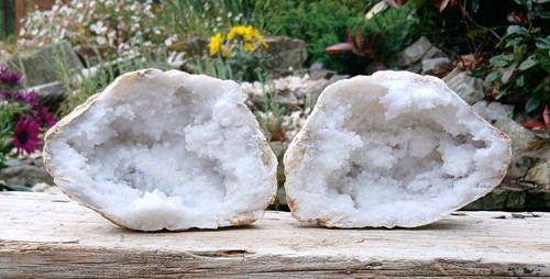 White quartz geode crystal - quartz,