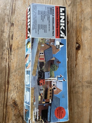 Linka 8041 modellers - , building