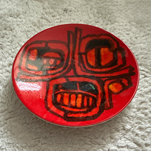 Poole potteryred face - face, design