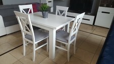 Extending dining table on its