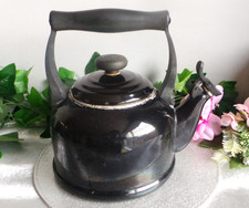 BLACK LE CREUSET STOVE TOP