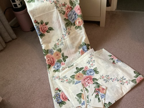 Vintage pretty pencil pleat - pretty,