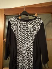 BNWT Ladies Long Black/white