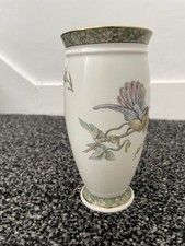 WEDGWOOD HUMMING BIRDS VASE