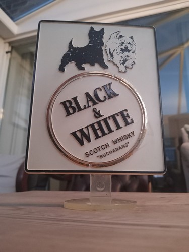 Black white scotch whisky - &,
