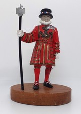 Beefeater Yeoman Warder Resin figure on Wooden Base 13 cm High London
