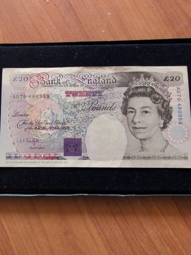 Old type pound bank note - type,