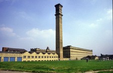 PHOTO  1987 BRADFORD MANNINGHAM MILLS THIS SHOWS THE MAGNIFICENT CHIMNEY TO BEST