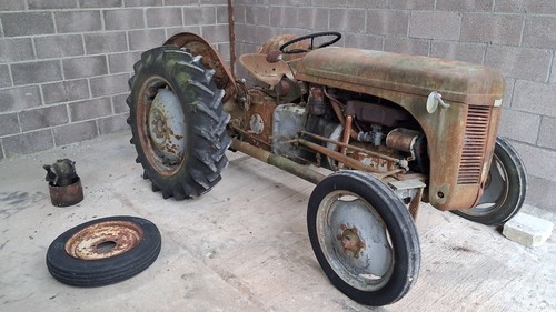 Massey ferguson tractor - tractor, 230