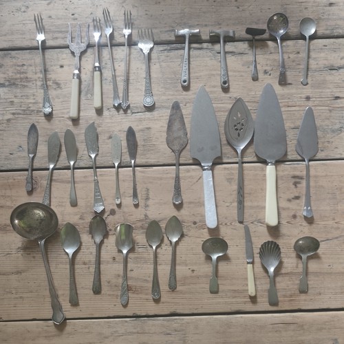 Vintage cutlery spoons - 32,