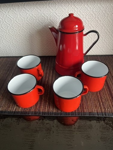 Lovely red camping enamel - red,