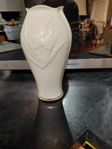 Lovely belleek ornament fine - lovely,
