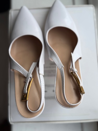 Elegant white pointed-toe