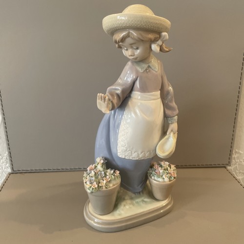 Lladro figurine 5543 - figurine, called