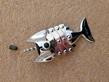 ATTRACTIVE EXTENDING  CHROME FISH CORKSCREW,  FREEPOST UK MAINLAND ONLY.