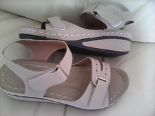 NEW Lightweight Wedge Sandals