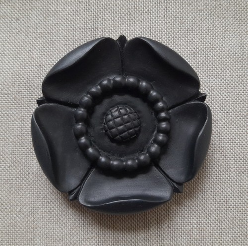 7cm black resin not oak - a,