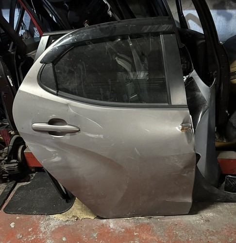 Toyota yaris hybrid driver - yaris,