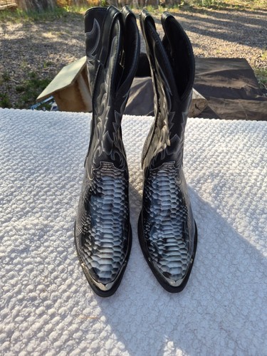 Laredo monty 68067 python - monty,