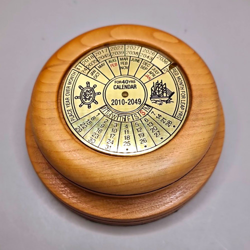 Perpetual wooden desk calendar - perpetual,