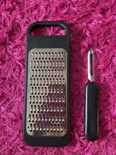 Grater and peeler - tools, black