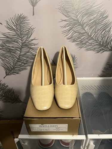Ladies court shoe 5eee - court,